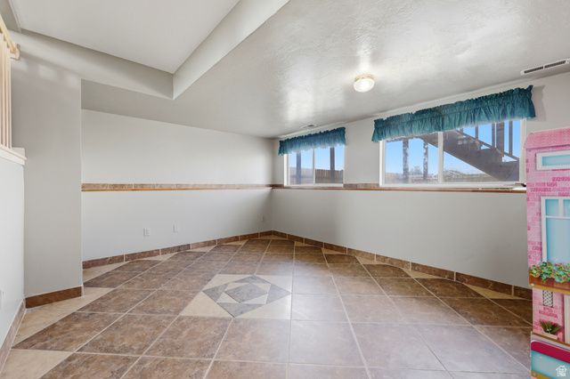5697 S ESPRIT DR, Kearns, UT 84118