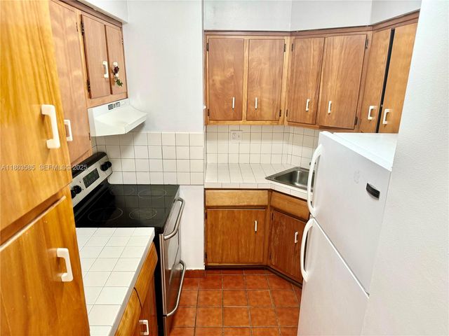 1430 Brickell Bay Dr 301, Miami, FL 33131