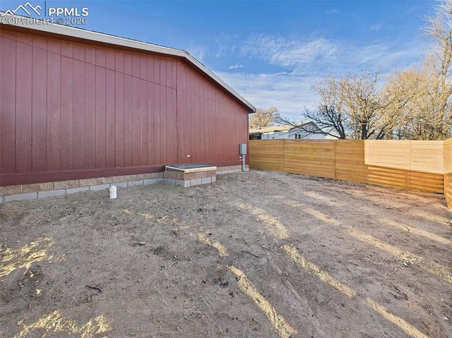 77 E Dante Lane, Pueblo, CO 81007