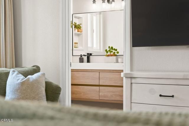 215 Apple Avenue, Ventura, CA 93004