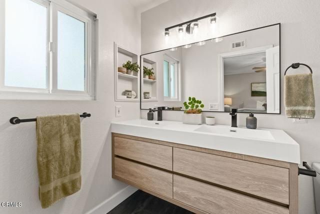 215 Apple Avenue, Ventura, CA 93004