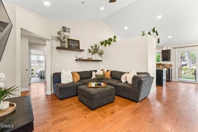 215 Apple Avenue, Ventura, CA 93004