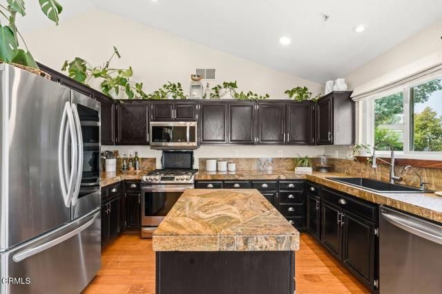 215 Apple Avenue, Ventura, CA 93004