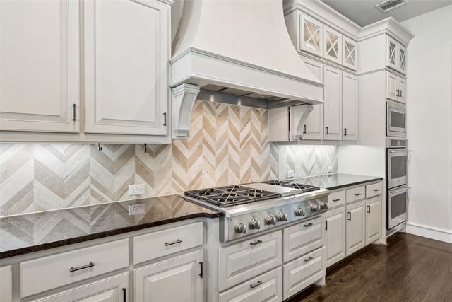 812 Lake Carillon Lane, Southlake, TX 76092