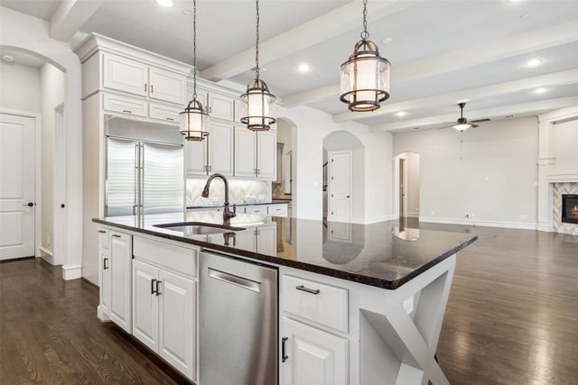 812 Lake Carillon Lane, Southlake, TX 76092