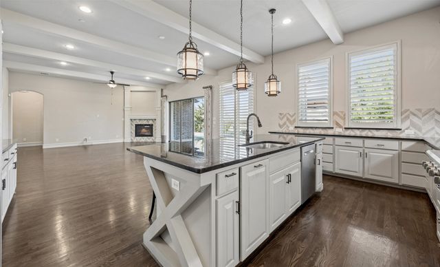 812 Lake Carillon Lane, Southlake, TX 76092