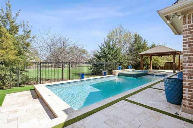 812 Lake Carillon Lane, Southlake, TX 76092