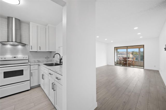 5031 W Oakland Park Boulevard 309, Lauderdale Lakes, FL 33313