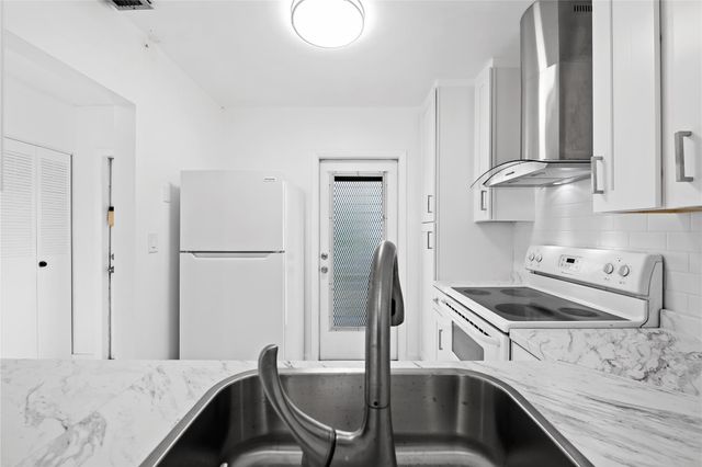 5031 W Oakland Park Boulevard 309, Lauderdale Lakes, FL 33313