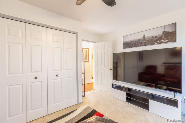 8187 Grays Drive B7, Grosse Ile, MI 48138