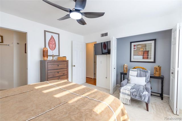 8187 Grays Drive B7, Grosse Ile, MI 48138