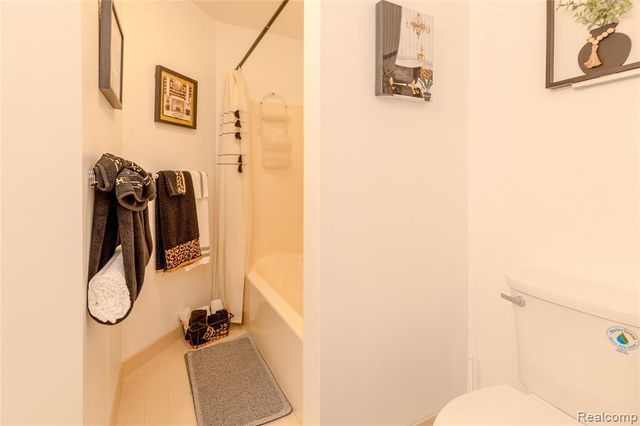 8187 Grays Drive B7, Grosse Ile, MI 48138