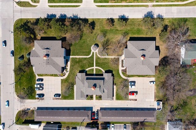 8187 Grays Drive B7, Grosse Ile, MI 48138