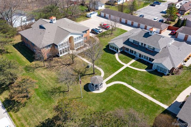 8187 Grays Drive B7, Grosse Ile, MI 48138