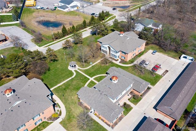 8187 Grays Drive B7, Grosse Ile, MI 48138