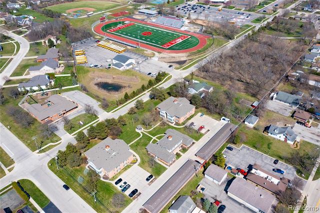 8187 Grays Drive B7, Grosse Ile, MI 48138