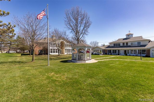 8187 Grays Drive B7, Grosse Ile, MI 48138