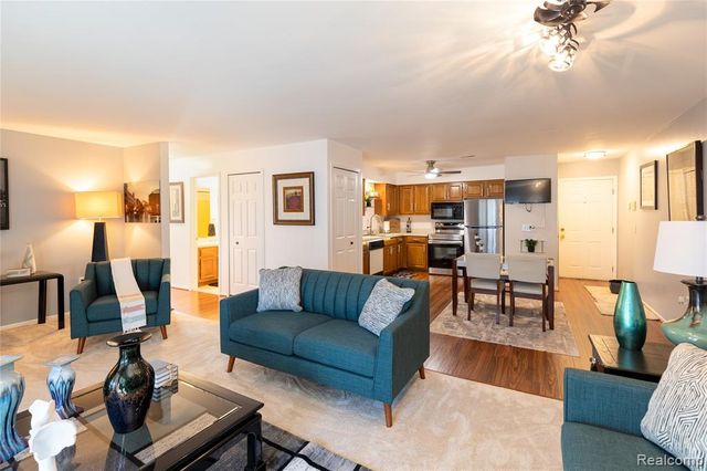 8187 Grays Drive B7, Grosse Ile, MI 48138