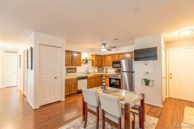 8187 Grays Drive B7, Grosse Ile, MI 48138