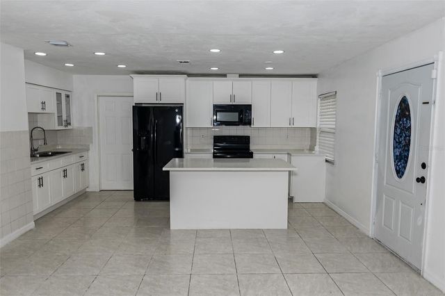 5810 N THATCHER AVENUE, Tampa, FL 33614