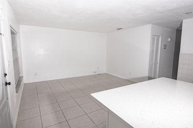 5810 N THATCHER AVENUE, Tampa, FL 33614