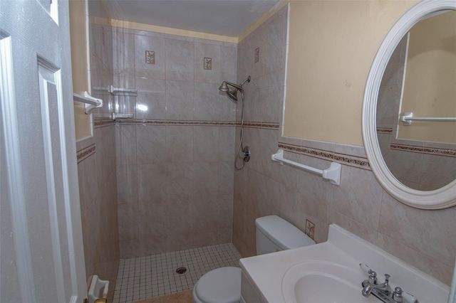 5810 N THATCHER AVENUE, Tampa, FL 33614