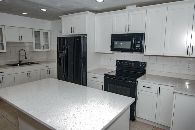 5810 N THATCHER AVENUE, Tampa, FL 33614
