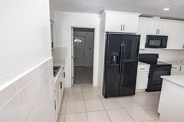 5810 N THATCHER AVENUE, Tampa, FL 33614