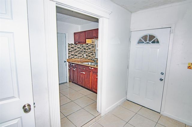 5810 N THATCHER AVENUE, Tampa, FL 33614