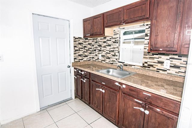 5810 N THATCHER AVENUE, Tampa, FL 33614