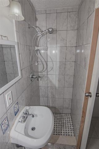 5810 N THATCHER AVENUE, Tampa, FL 33614