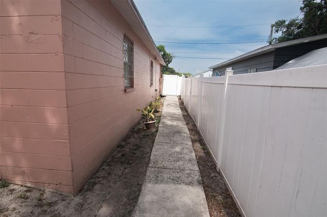 5810 N THATCHER AVENUE, Tampa, FL 33614