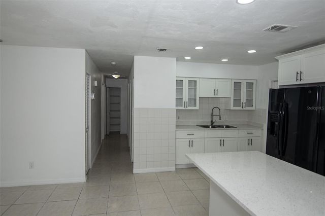5810 N THATCHER AVENUE, Tampa, FL 33614