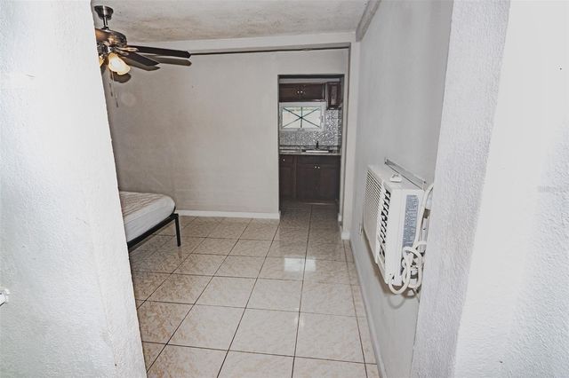 5810 N THATCHER AVENUE, Tampa, FL 33614