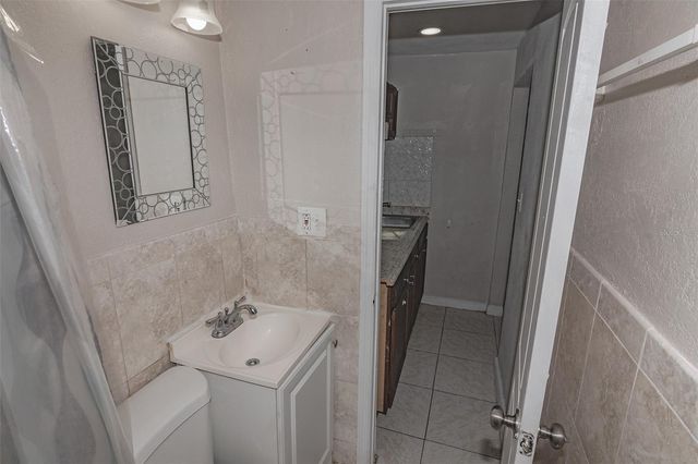 5810 N THATCHER AVENUE, Tampa, FL 33614