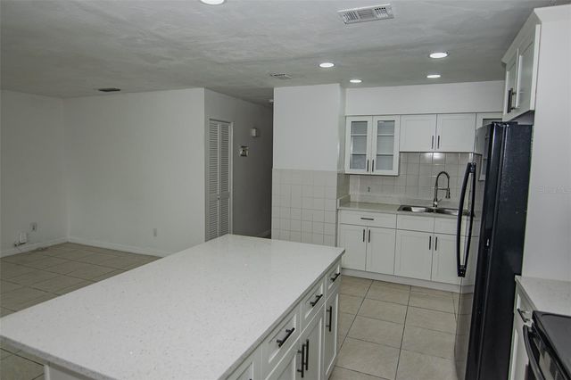 5810 N THATCHER AVENUE, Tampa, FL 33614