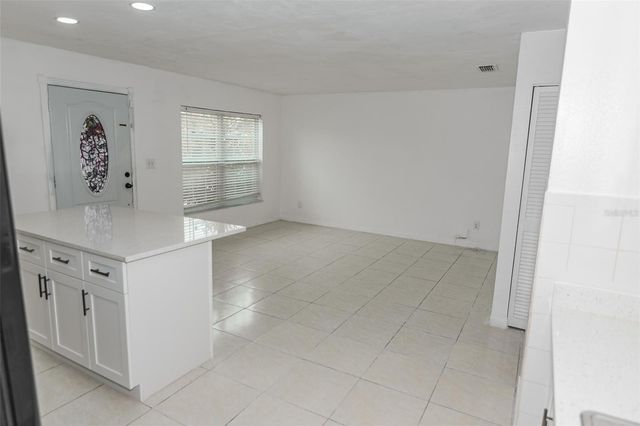 5810 N THATCHER AVENUE, Tampa, FL 33614