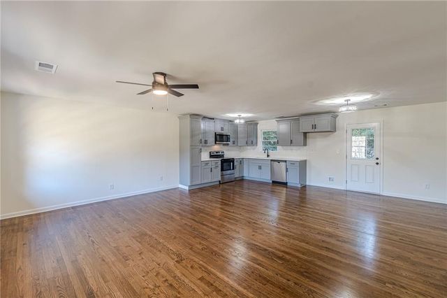 422 Susan Creek Drive, Stone Mountain, GA 30083