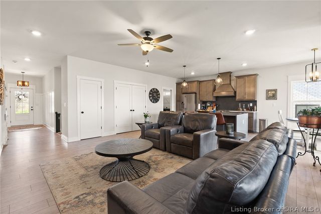 4654 Red Tail Ridge, Jeffersonville, IN 47130