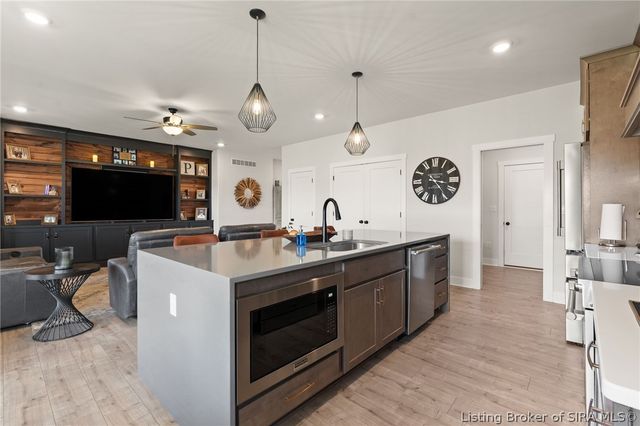 4654 Red Tail Ridge, Jeffersonville, IN 47130