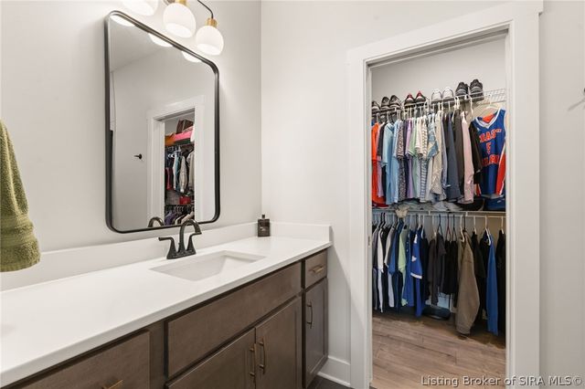 4654 Red Tail Ridge, Jeffersonville, IN 47130