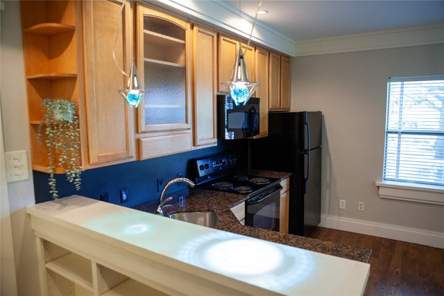 5837 Velasco Avenue 102, Dallas, TX 75206