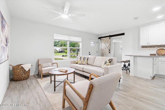2901 STONEHURST Road E, Jacksonville, FL 32277