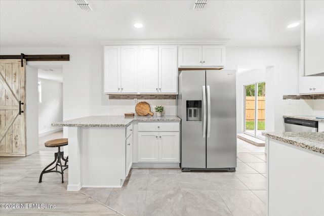 2901 STONEHURST Road E, Jacksonville, FL 32277