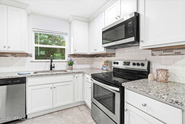 2901 STONEHURST Road E, Jacksonville, FL 32277