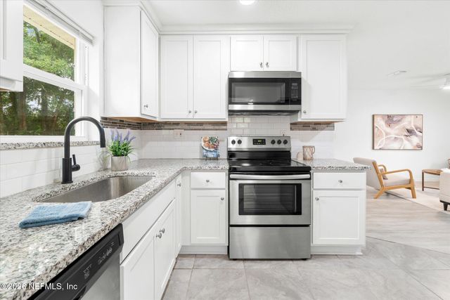 2901 STONEHURST Road E, Jacksonville, FL 32277