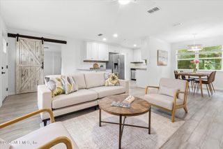2901 STONEHURST Road E, Jacksonville, FL 32277