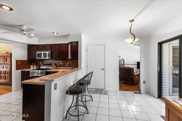 48 Diamond Lane, Howell, NJ 07731