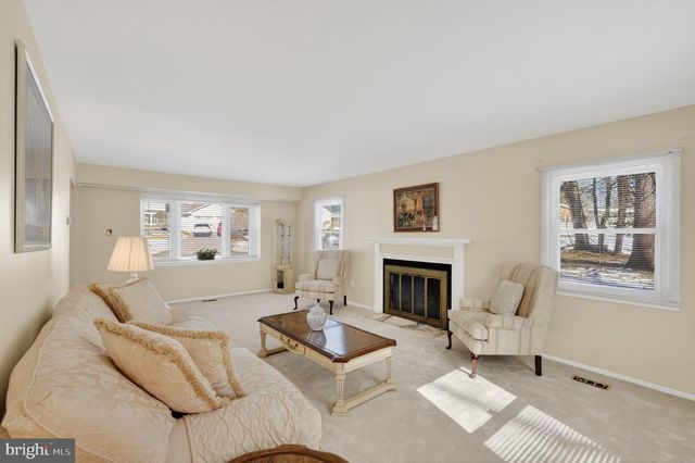 13 CROSSWICK PL, Willingboro, NJ 08046