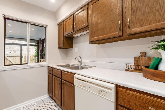 911 Manor Lane, J, Columbus, OH 43221